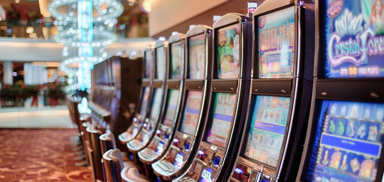 Play slot machine by winning